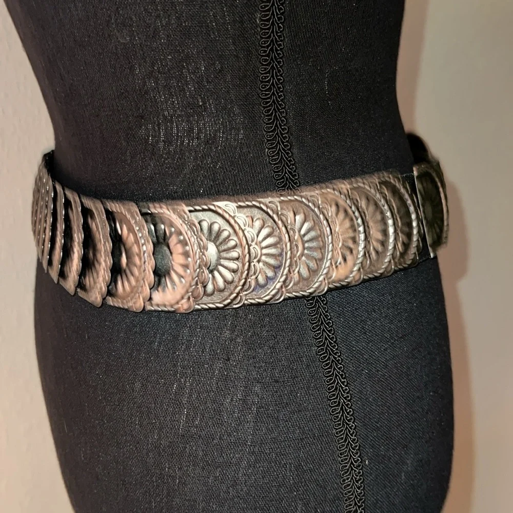 Women’s Vintage Silver Tone Coin Stretch Belt 80s Shiny Disc Metal Cincher Belt